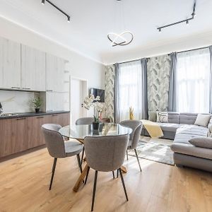 Luxe Appartement met Vier Slaapkamers